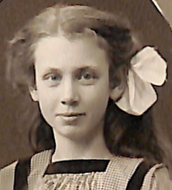 ella-hammar-portrait.jpg